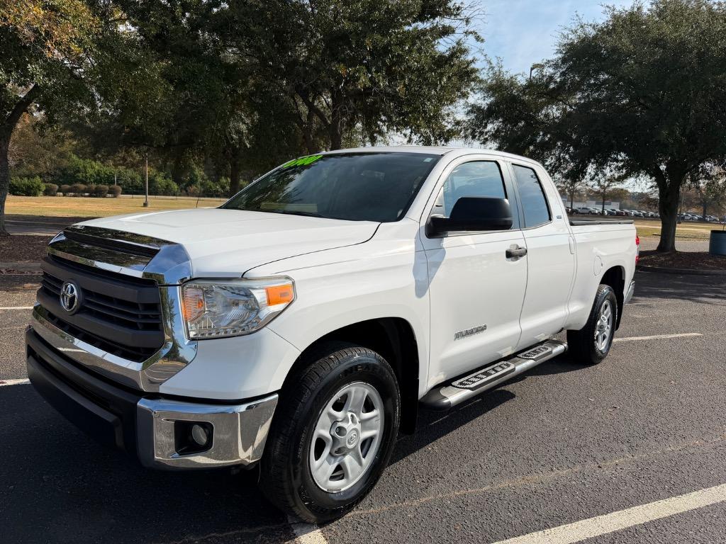 2015 Toyota Tundra SR5's photo
