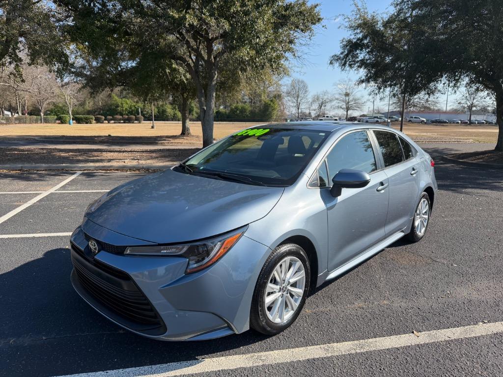 2023 Toyota Corolla LE's photo