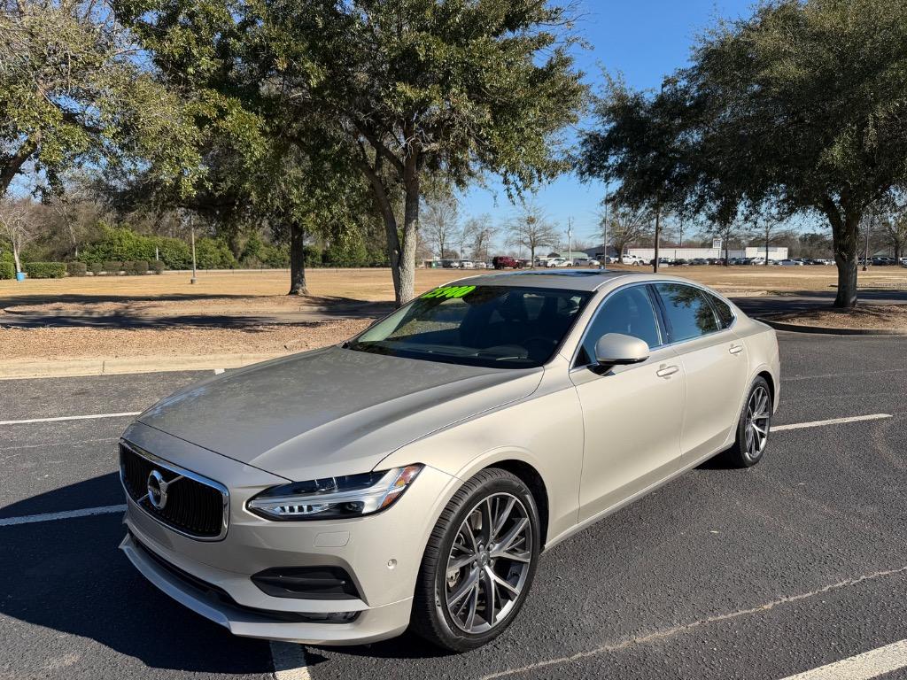 2018 Volvo S90 Momentum's photo