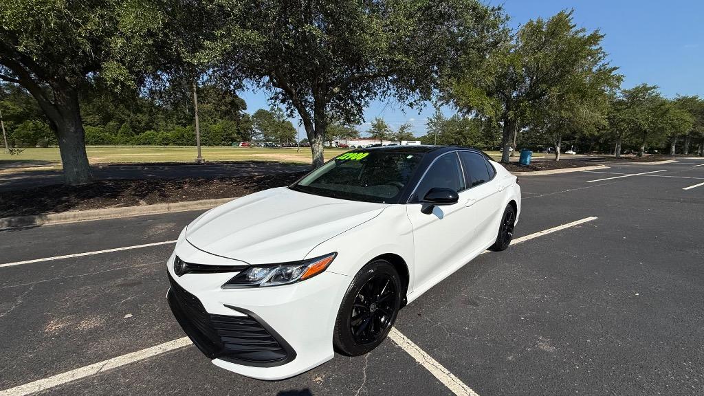 2023 Toyota Camry LE's photo