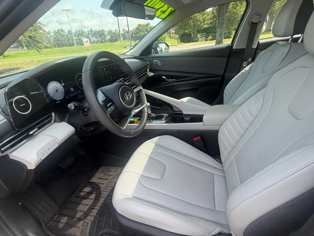 2025 Hyundai Elantra Limited - Photo 7