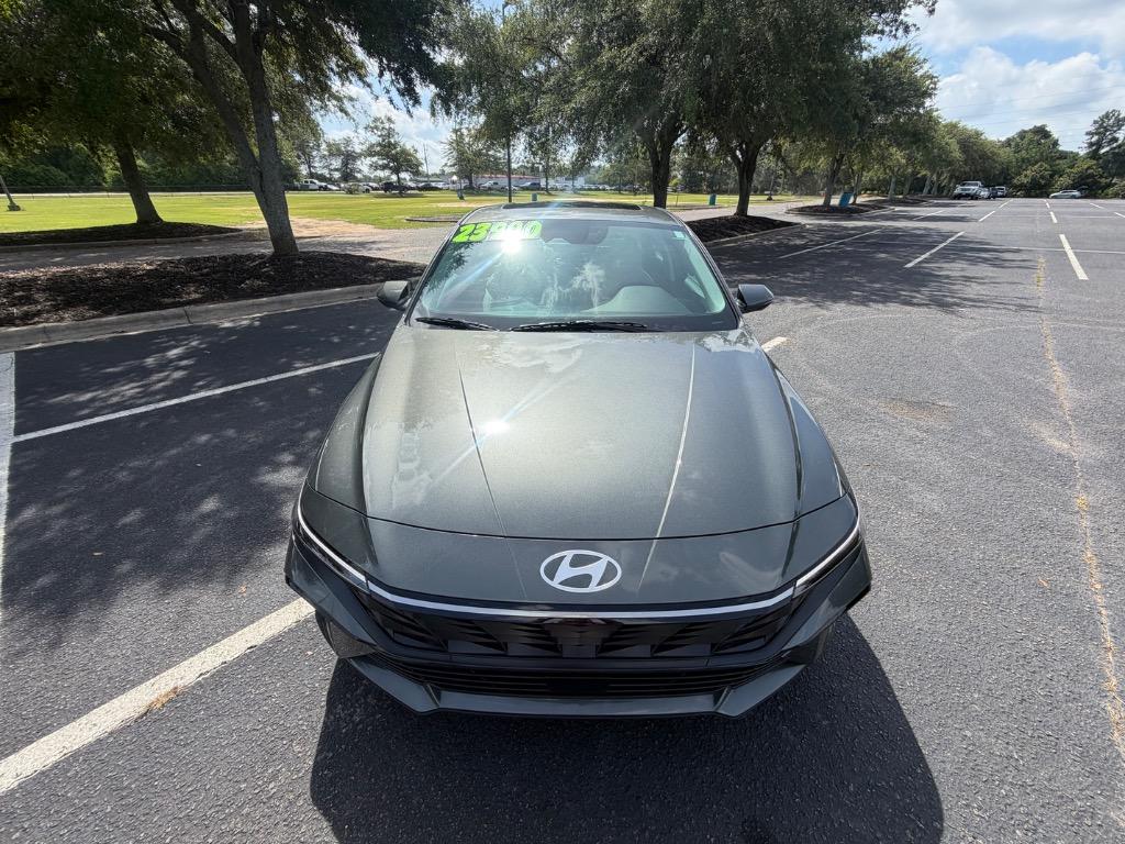 2025 Hyundai Elantra Limited - Photo 29