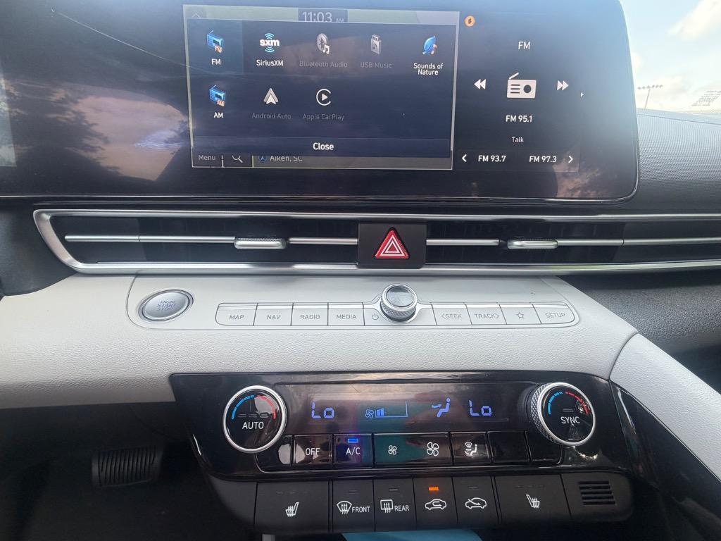 2025 Hyundai Elantra Limited - Photo 14