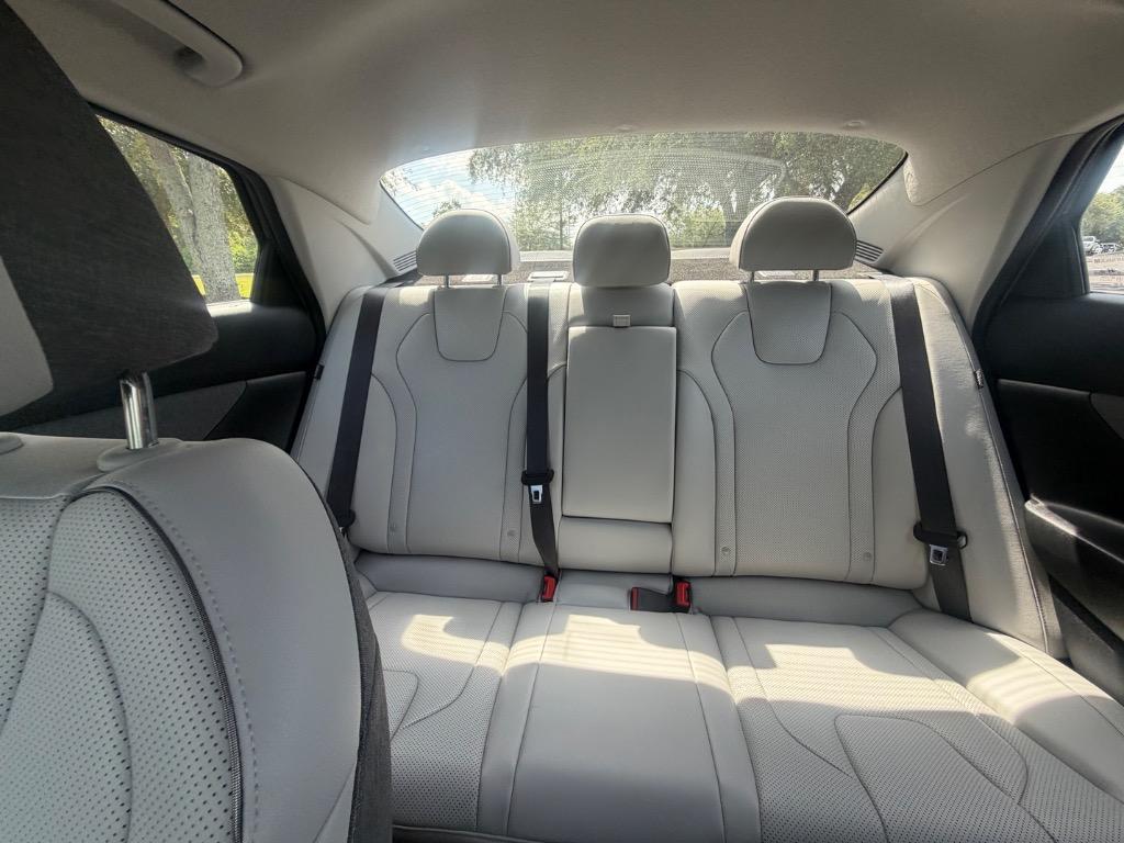 2025 Hyundai Elantra Limited - Photo 23