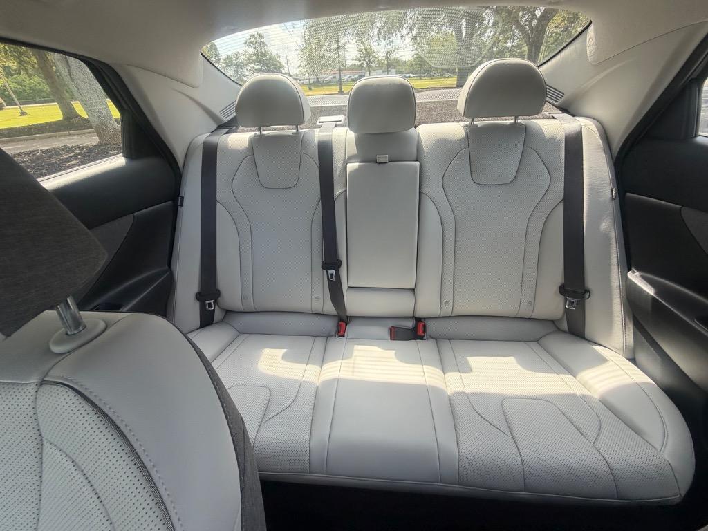 2025 Hyundai Elantra Limited - Photo 24