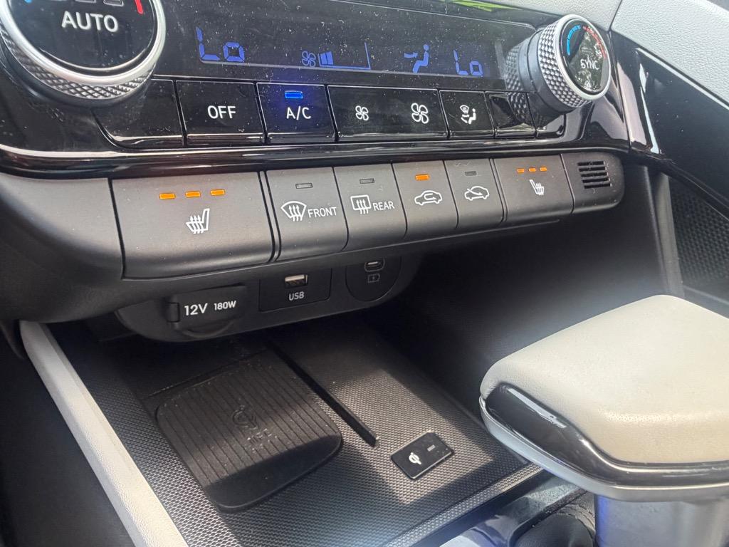 2025 Hyundai Elantra Limited - Photo 17
