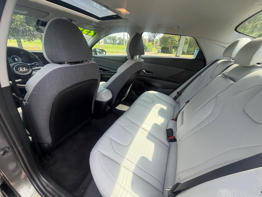 2025 Hyundai Elantra Limited - Photo 26
