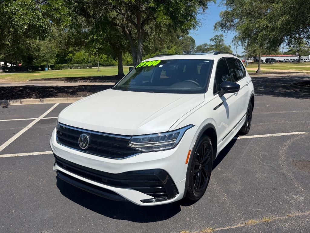 2022 Volkswagen Tiguan 2.0T SE R-Line Black's photo